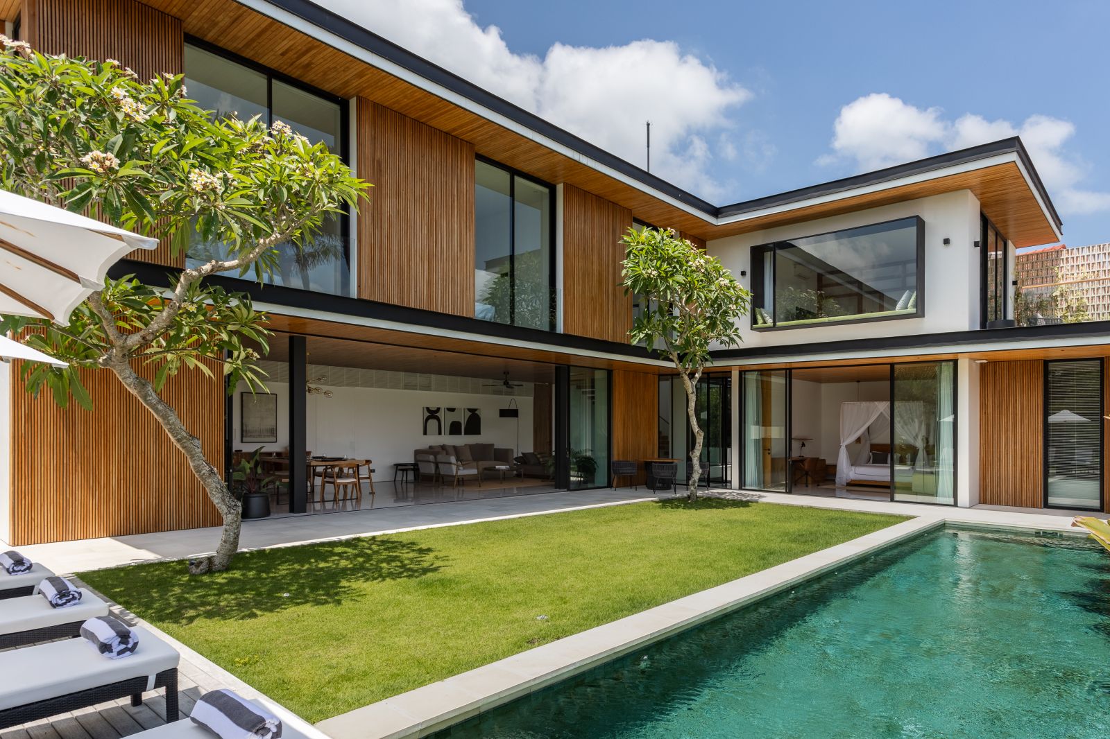 A CONTEMPORARY TRENDSETTER RESIDENCE